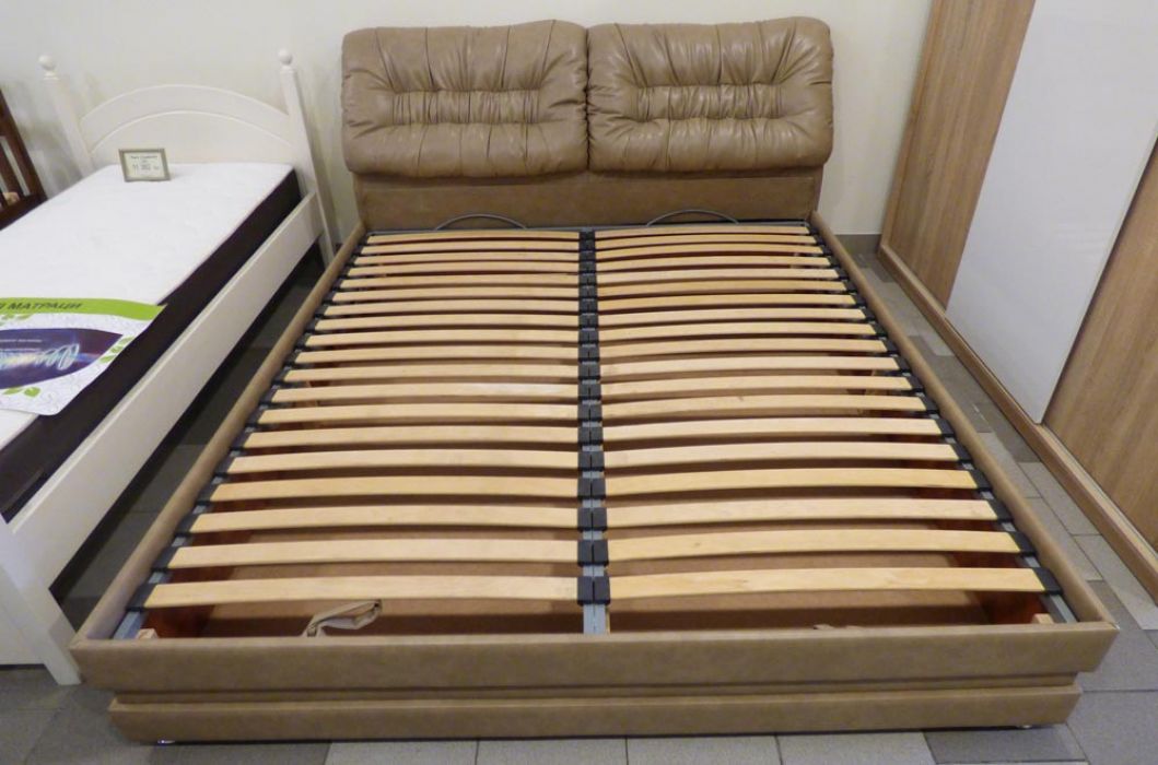 Кровать-подиум с ортопедическим основанием «Азалия» 180*200 | кожзам лорд airGO - Capuchino EX